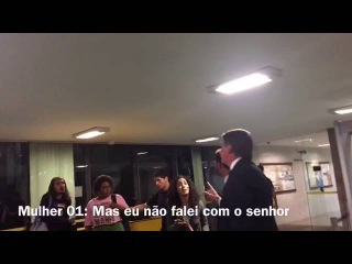 Jair Bolsonaro é xingado na Câmara e faz B.O