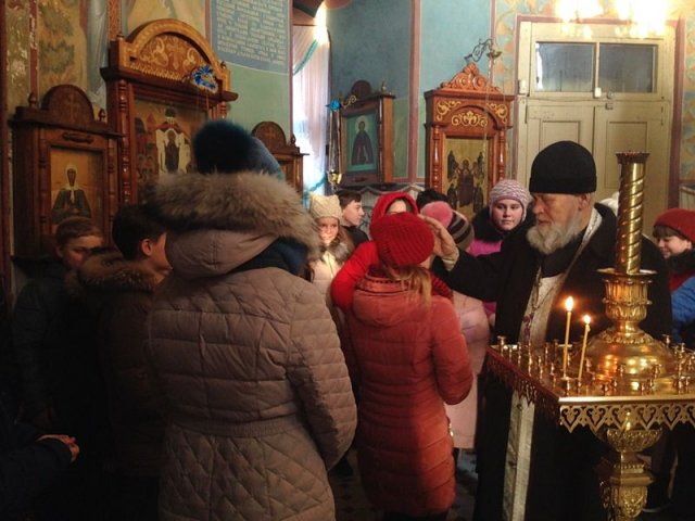 Ученики 6-го класса Остафьевской школы пришли для беседы в храм Живоначальной Троицы в Остафьеве