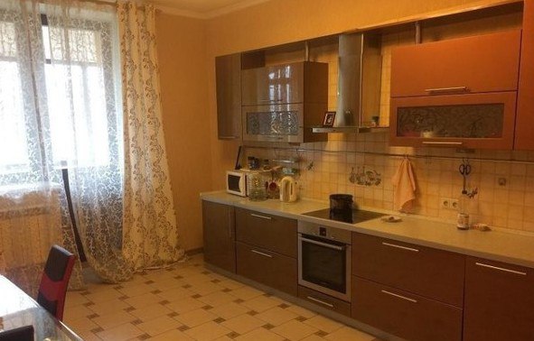 МЕБЕЛЬ ОБСУЖДАЕТСЯ!!!Сдам квартиру 3-к.кв., распашонка, БЕЗ КОМИССИИ ОТ СОБСТВЕННИКА! РАССМАТРИВАЮ ВАРИАНТ СДАЧИ КВАРТИРЫ ПОД ОФИС! м. Алтуфьево, 15 мин. пешком, ЖК Дубовая Роща, 5 этаж, дом монолитный - 5 этажный, лифт присутствует. 130 кв.м. , кухня 30 м2, 20-30-40 м2, Все комнаты изолированные. Полы с подогревом, евроремонт, кондиционеры, 2 су с джакузи, душевая кабина, кухня встроенная, со всей бытовой техникой (холодильник, стиральная машина, посудомоечная машина, стекло-керамическая плита, духовой шкаф), 2 застекленные лоджии. Огороженная, охраняемая территория, 2 закрепленных машиноместа. Спутниковое телевидение, интернет. На этаже 2 квартиры. На территории ЖК - детская площадка, бассейн, прогулочные зоны, школа, детский сад, медицинский диагностический лечебный центр, рядом Лианозовский парк. Цена 70 тыс.<br>8 906 766 55 50 - фото Фото: МЕБЕЛЬ ОБСУЖДАЕТСЯ!!!Сдам квартиру 3-к.кв., распашонка, БЕЗ КОМИССИИ ОТ СОБСТВЕННИКА! РАССМАТРИВАЮ ВАРИАНТ СДАЧИ КВАРТИРЫ ПОД ОФИС! м. Алтуфьево, 15 мин. пешком, ЖК Дубовая Роща, 5 этаж, дом монолитный - 5 этажный, лифт присутствует. 130 кв.м. , кухня 30 м2, 20-30-40 м2, Все комнаты изолированные. Полы с подогревом, евроремонт, кондиционеры, 2 су с джакузи, душевая кабина, кухня встроенная, со всей бытовой техникой (холодильник, стиральная машина, посудомоечная машина, стекло-керамическая плита, духовой шкаф), 2 застекленные лоджии. Огороженная, охраняемая территория, 2 закрепленных машиноместа. Спутниковое телевидение, интернет. На этаже 2 квартиры. На территории ЖК - детская площадка, бассейн, прогулочные зоны, школа, детский сад, медицинский диагностический лечебный центр, рядом Лианозовский парк. Цена 70 тыс.<br>8 906 766 55 50