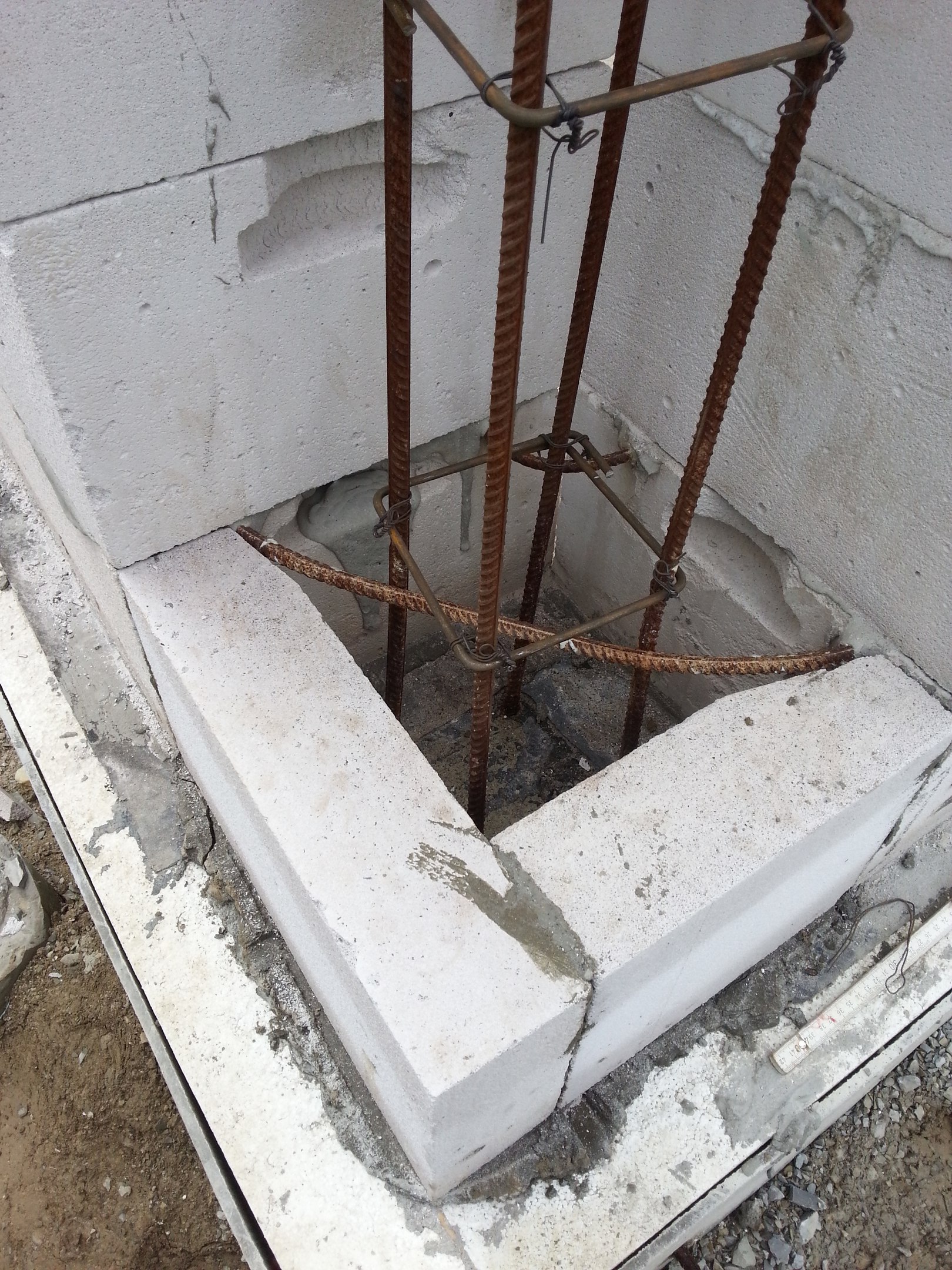 Армопояс вместо перемычек над окнами газобетон