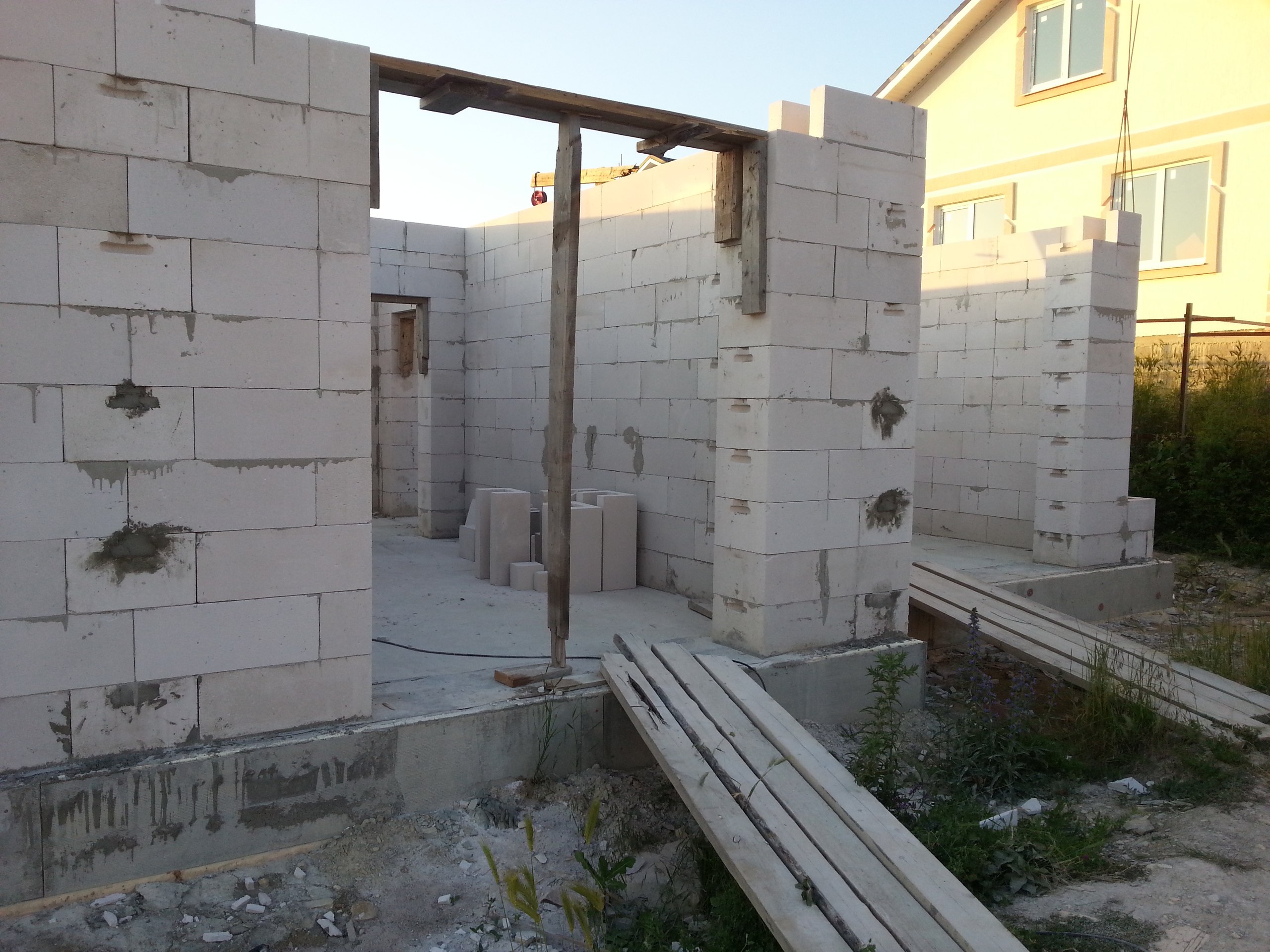 Армопояс вместо перемычек над окнами газобетон