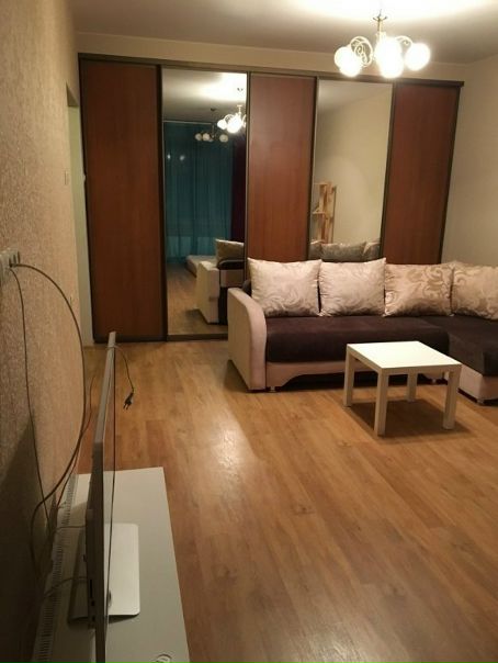 Сдам комнату в 2ккв. м. Московская, Московский проспект 220 <br>Метраж комнаты 18 метров, есть застеклённая лоджия. Мебель и бытовая техника всё как на фото. Вторая комната закрыта под вещи и пока не сдаётся. Поэтому возможно даже снять квартиру полностью по желанию. Цена 8000р за комнату плюс КУ <br>Все вопросы по телефону. Не успеваю на сообщения отвечать. <br>Звоните с 11.00 до 20.00 89052746084 - фото Фото: Сдам комнату в 2ккв. м. Московская, Московский проспект 220 <br>Метраж комнаты 18 метров, есть застеклённая лоджия. Мебель и бытовая техника всё как на фото. Вторая комната закрыта под вещи и пока не сдаётся. Поэтому возможно даже снять квартиру полностью по желанию. Цена 8000р за комнату плюс КУ <br>Все вопросы по телефону. Не успеваю на сообщения отвечать. <br>Звоните с 11.00 до 20.00 89052746084