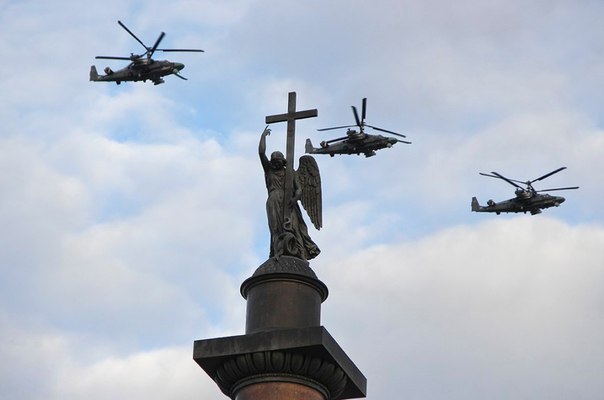 Санкт-Петербург не отстает от Москвы и тоже эффектно проводит репетицию воздушной части Парада Победы