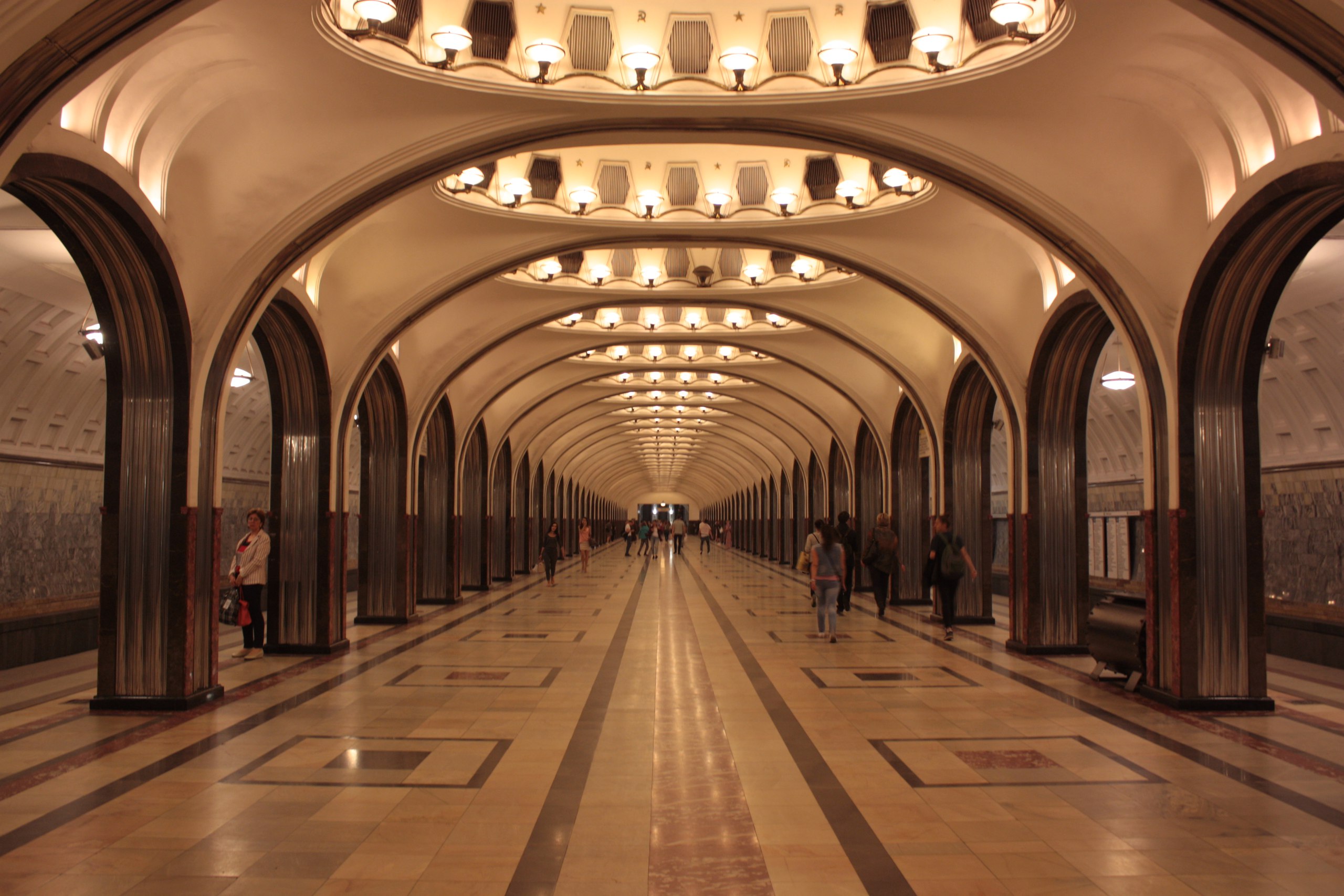 Метро маяковская внутри