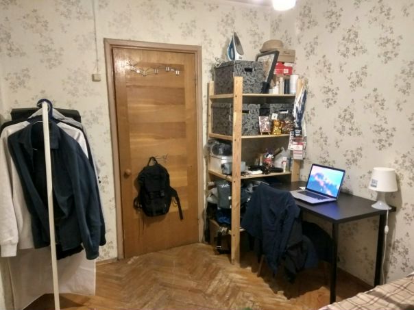 Фото: Cрочно!!! Сдается уютная комната (11 кв.м) на м. Бабушкинская. До метро пешком 8 минут. Чистая, комфортная с косметическим ремонтом. На кухне есть газовая плита, холодильник, стиральная машина. Cанузел раздельный. Телефон и Wi-Fi. Окна в выходят в зеленый двор с каштанами. Мебель: Икея. Рядом магазины, фермерский рынок. До ВДНХ ходит трамвай. Cосед: Мужчина 35 лет. Интернет - маркетолог. Дома бывает редко. Оплата: 16 500 в месяц. Залог: 16500 (Возвращается при съезде. Возможно разбить на пару месяцев при взаимной симпатии)<br><br>Номер для связи: 89257274575