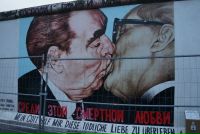 Поцелуй брежнева и хонеккера картина