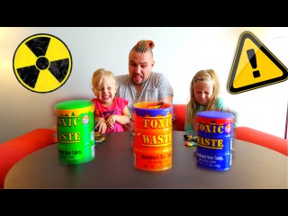 Экстремальный ЧЕЛЛЕНДЖ - Алиса и ТОКСИЧНЫЕ конфеты Toxic Waste ! Challenge Alisa candies Toxic Waste