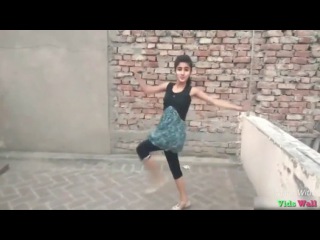 Young Smart Girl Dance on Hindi Song Tu Cheez Badi Hai Mast Mast || Dance on Roof - Video Dailymotion