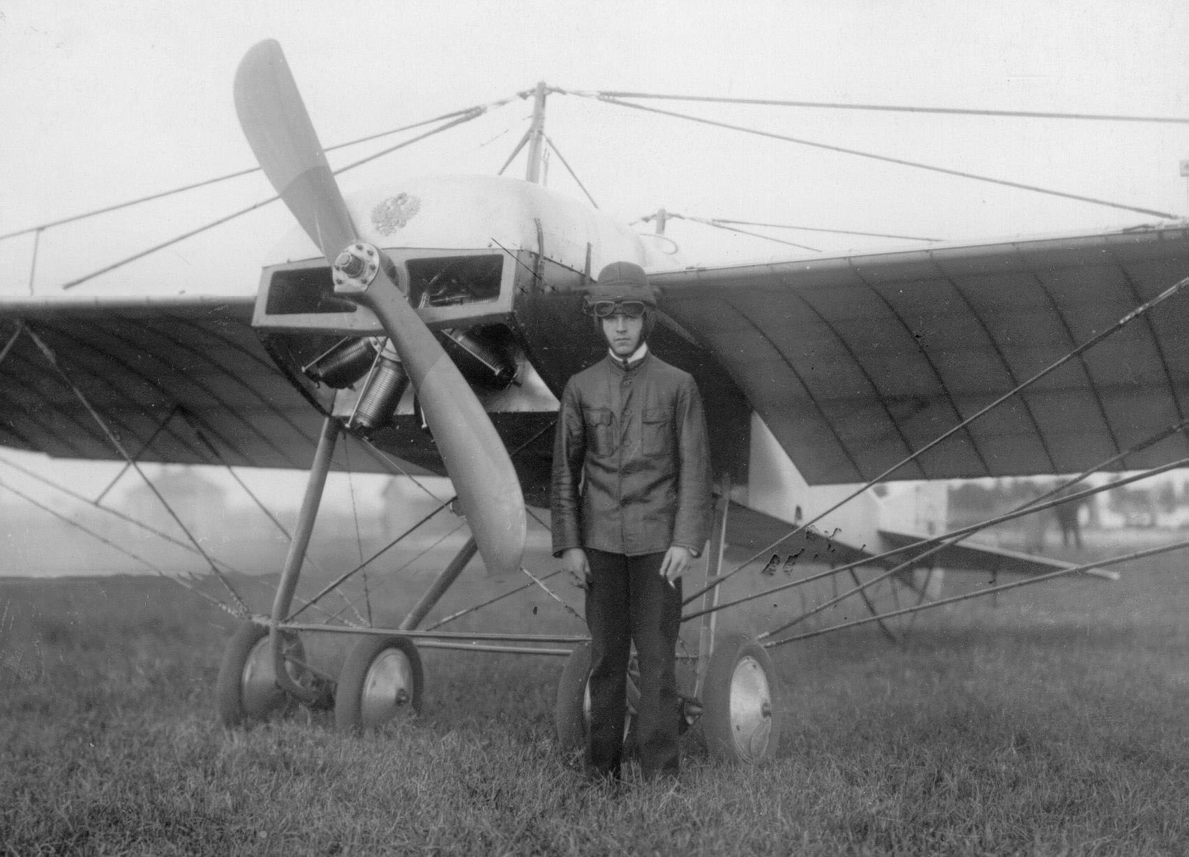 Старинные планеры. Флайер братьев райт. Биплан аир 2. 82b queen bee. Blériot xi) — разведывательный самолёт, 1916.