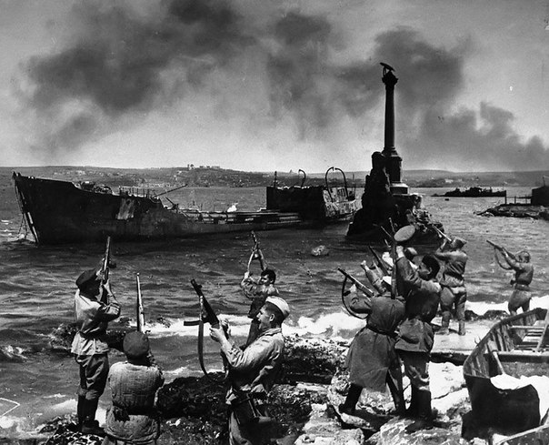 12 мая 1944 г. завершена Крымская наступательная операция - Красная армия полностью освободила #Крым (соотношение потерь 1:8 в пользу СССР)