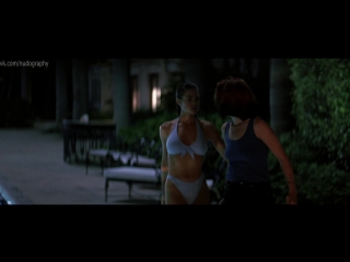 Дениз Ричардс (Denise Richards) в бикини в фильме