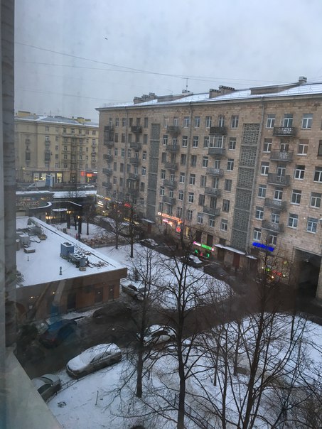 2х комнатная квартира с доме сталинской постройки. <br>Идеальное место для жизни. Метро 1 мин пешком, спустился вниз, несколько шагов и уже в подземке. Рядом площадь с фонтанами и сам Московский пр.. Окна выходят на аллею Алтайскую ул. Квартира очень теплая и зимой и летом, солнечная сторона. <br>Ремонт сделан на кухне, туалете, коридоре, сделаны сан. технические работы. Заменены все радиаторы, установлены качественные стекло пакеты. Санузел раздельный. Потолки высокие 3,1 м. Газовая плита и калонка. <br>Кухня = 9,5 м <br>Спальня = 14,5 м <br>Гостиная = 19 м <br> <br>В доме консьерж. Приличные соседи. Парковочных мест в достатке, во дворе зона отдыха и детские площадки. <br>Один из лучших районов города. Близкое расположение аэропорта и транспортных узлов. <br>Прямая продажа.<br>7 200 000 р. - фото Фото: 2х комнатная квартира с доме сталинской постройки. <br>Идеальное место для жизни. Метро 1 мин пешком, спустился вниз, несколько шагов и уже в подземке. Рядом площадь с фонтанами и сам Московский пр.. Окна выходят на аллею Алтайскую ул. Квартира очень теплая и зимой и летом, солнечная сторона. <br>Ремонт сделан на кухне, туалете, коридоре, сделаны сан. технические работы. Заменены все радиаторы, установлены качественные стекло пакеты. Санузел раздельный. Потолки высокие 3,1 м. Газовая плита и калонка. <br>Кухня = 9,5 м <br>Спальня = 14,5 м <br>Гостиная = 19 м <br> <br>В доме консьерж. Приличные соседи. Парковочных мест в достатке, во дворе зона отдыха и детские площадки. <br>Один из лучших районов города. Близкое расположение аэропорта и транспортных узлов. <br>Прямая продажа.<br>7 200 000 р.