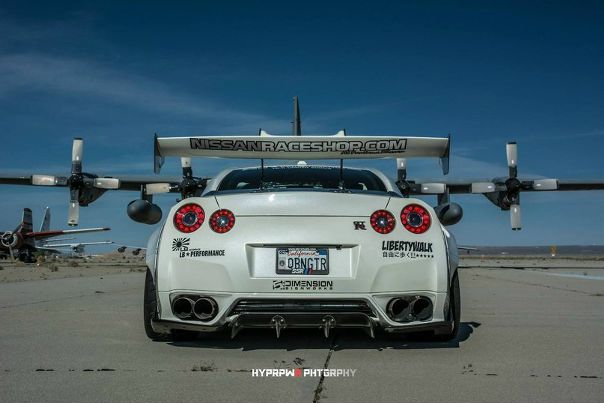 Liberty Walk Nissan GT-R и Jet Fighter