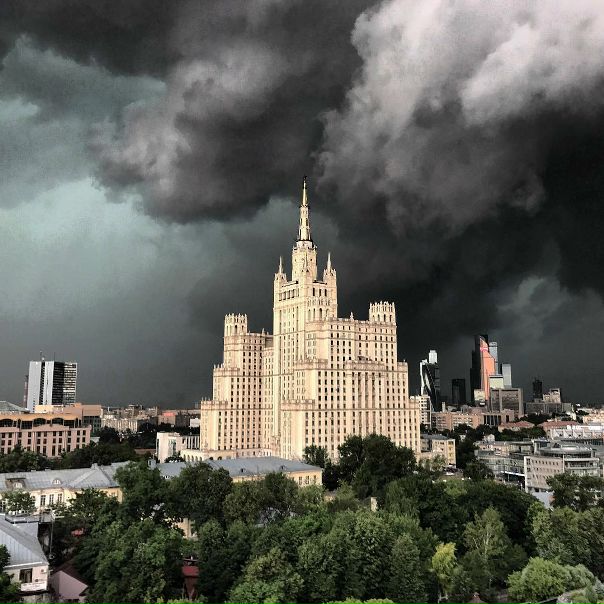 Грозное небо над Москвой