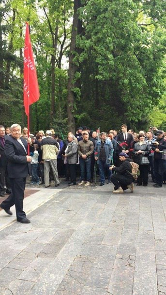 Жители Харькова массово празднуют День Победы: фото Жители Харькова массово празднуют День Победы: фото