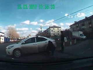 Фура поцарапала и уехала (17.04.2017)