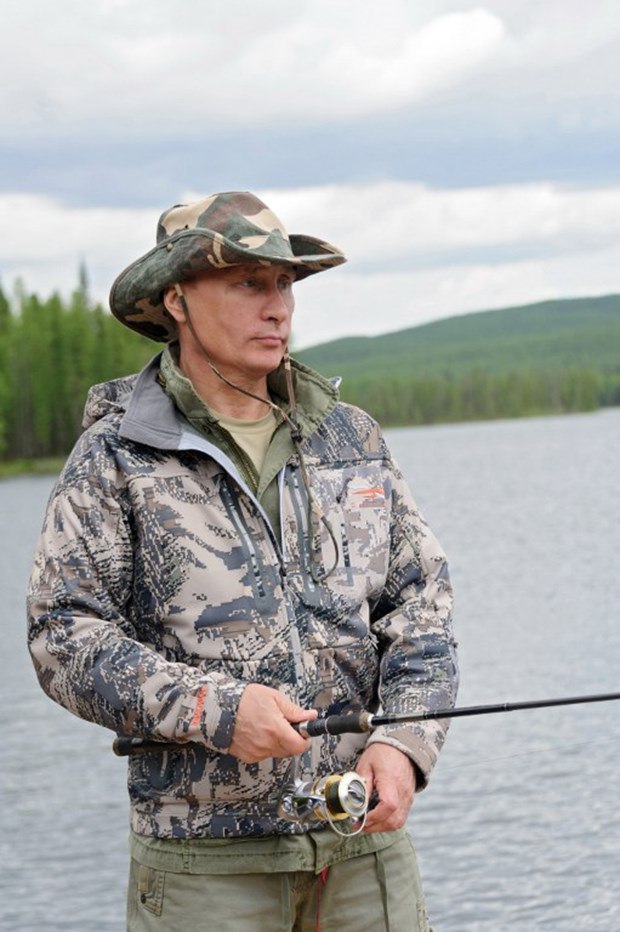 Путин в реке