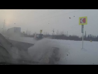 Бетонные блоки с фуры упали под встречный Hyundai Solaris