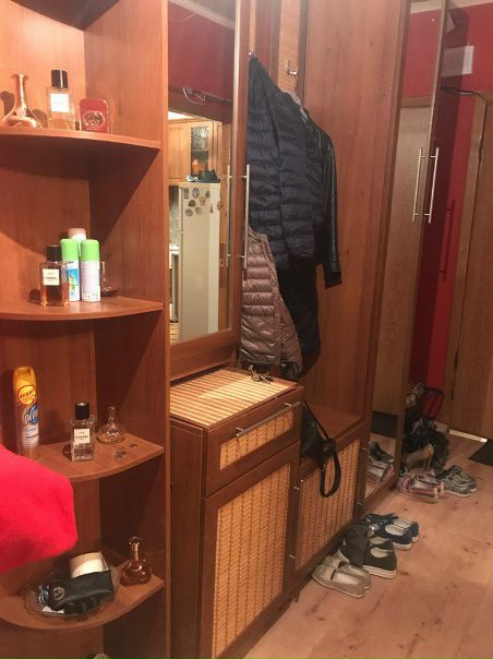 Срочно!!! Заезд до 1.09. В уютную трёхкомнатную квартиру ищем хорошую и порядочную соседку в отдельную изолированную Комнату с балконом! Метро Борисово ( 7 минут) или Алматинская (10 минут пешком до метро) <br>10 этаж , вся техника есть , мебель , единственное в комнате не очень обои, при желании можно переклеить) цена 15000+Депозит <br>О нас: Мы две дружелюбные девушки , работаем 2-2 ( с селективной парфюмерией) у нас есть кошка Ляля, курим , но на балконе на кухне :) по вопросам пишите в лс<br> Eyes - фото Фото: Срочно!!! Заезд до 1.09. В уютную трёхкомнатную квартиру ищем хорошую и порядочную соседку в отдельную изолированную Комнату с балконом! Метро Борисово ( 7 минут) или Алматинская (10 минут пешком до метро) <br>10 этаж , вся техника есть , мебель , единственное в комнате не очень обои, при желании можно переклеить) цена 15000+Депозит <br>О нас: Мы две дружелюбные девушки , работаем 2-2 ( с селективной парфюмерией) у нас есть кошка Ляля, курим , но на балконе на кухне :) по вопросам пишите в лс<br> Eyes