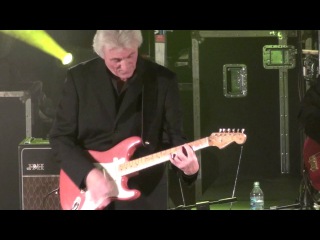 14 Theme from a Summer Place. Bruce Welch's Shadows. 2012 Shadowmania