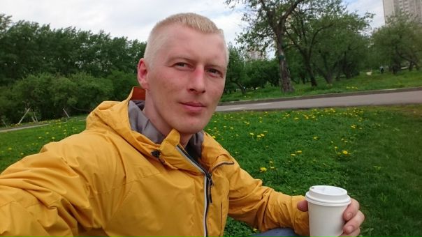 Сниму комнату! Желательно без хозяев. Предпочтительно верх синей ветки. <br>О себе: <br>Для соседей: идеальный сосед, чистоплотный, дома почти не бываю, ценю личное пространство, в чужую жизнь не лезу(если не просят), музыку слушаю только в наушниках, могу поддерживать увлекательные беседы на любые темы. <br>Для хозяев: платежеспособный, без вредных привычек, на руках справка от нарколога, психиатра, полный медосмотр, положительные характеристики с места работы, участкового, бывшей девушки, текущего места жительства))). <br>Ещё золотые руки, могу что угодно в квартире починить. <br>Для агентов: бюджет до 15000р, оплачу комиссию не более 50%, <br>89160029401<br> Владимиров - фото Фото: Сниму комнату! Желательно без хозяев. Предпочтительно верх синей ветки. <br>О себе: <br>Для соседей: идеальный сосед, чистоплотный, дома почти не бываю, ценю личное пространство, в чужую жизнь не лезу(если не просят), музыку слушаю только в наушниках, могу поддерживать увлекательные беседы на любые темы. <br>Для хозяев: платежеспособный, без вредных привычек, на руках справка от нарколога, психиатра, полный медосмотр, положительные характеристики с места работы, участкового, бывшей девушки, текущего места жительства))). <br>Ещё золотые руки, могу что угодно в квартире починить. <br>Для агентов: бюджет до 15000р, оплачу комиссию не более 50%, <br>89160029401<br> Владимиров