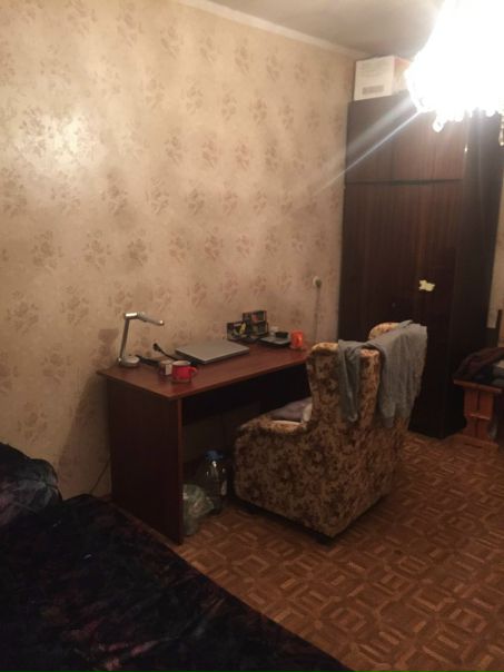Сдаётся комната в трёхкомнатной квартире по ул.Маршала Тимошенко.<br>Предложение только для одного парня или двух парней.<br>До метро Крылатское 10 минут пешком, до метро Молодёжная 7 минут на автобусе.<br>Заселение с 15 сентября. <br>Сам с сыном (17 лет) живу в остальных двух комнатах.<br>Квартира полностью со всей техникой и с достойными условиями проживания (стиральная машинка, пылесос, микроволновка, два холодильника, телевизор, кухонная посуда и т.д.)<br>Сами мы спокойные, не конфликтные, сын днём учится в школе, я работаю.<br>Район тихий, отличный воздух и удобное расположение (между двух станций метро) <br>Писать в личку стоимость 20000р залог 20000р<br> - фото Фото: Сдаётся комната в трёхкомнатной квартире по ул.Маршала Тимошенко.<br>Предложение только для одного парня или двух парней.<br>До метро Крылатское 10 минут пешком, до метро Молодёжная 7 минут на автобусе.<br>Заселение с 15 сентября. <br>Сам с сыном (17 лет) живу в остальных двух комнатах.<br>Квартира полностью со всей техникой и с достойными условиями проживания (стиральная машинка, пылесос, микроволновка, два холодильника, телевизор, кухонная посуда и т.д.)<br>Сами мы спокойные, не конфликтные, сын днём учится в школе, я работаю.<br>Район тихий, отличный воздух и удобное расположение (между двух станций метро) <br>Писать в личку стоимость 20000р залог 20000р<br>