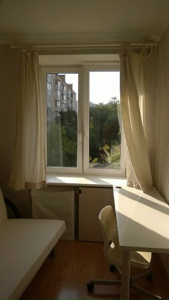 Сдается комната в 2-комнатной квартире 5-й этаж в 9-ти этажном доме. Площадь — 10 кв.м. <br>Есть стиральная машина, ванна, интернет. Окна выходят на зеленый двор, солнечная сторона. <br>В комнате диван-кровать небольшой шкаф и стол. Стены светлые. На окнах хороший стеклопакет с боковым и вертикальным открыванием. <br><br>Адрес: ст.м. Коломенская, ул. Судостроительная, д.49, корп. 3. <br>До метро 1,9 км. До метро можно доехать трамваем или автобусом. <br>Рядом хорошая набережная, место тихое, соседи не шумные. <br><br>Сдается строго одному человеку. В приоритете некурящие люди. <br><br>Стоимость - 19 000 рублей с услугами ЖКУ. Залог 19 000 р.<br> Бородин - фото Фото: Сдается комната в 2-комнатной квартире 5-й этаж в 9-ти этажном доме. Площадь — 10 кв.м. <br>Есть стиральная машина, ванна, интернет. Окна выходят на зеленый двор, солнечная сторона. <br>В комнате диван-кровать небольшой шкаф и стол. Стены светлые. На окнах хороший стеклопакет с боковым и вертикальным открыванием. <br><br>Адрес: ст.м. Коломенская, ул. Судостроительная, д.49, корп. 3. <br>До метро 1,9 км. До метро можно доехать трамваем или автобусом. <br>Рядом хорошая набережная, место тихое, соседи не шумные. <br><br>Сдается строго одному человеку. В приоритете некурящие люди. <br><br>Стоимость - 19 000 рублей с услугами ЖКУ. Залог 19 000 р.<br> Бородин