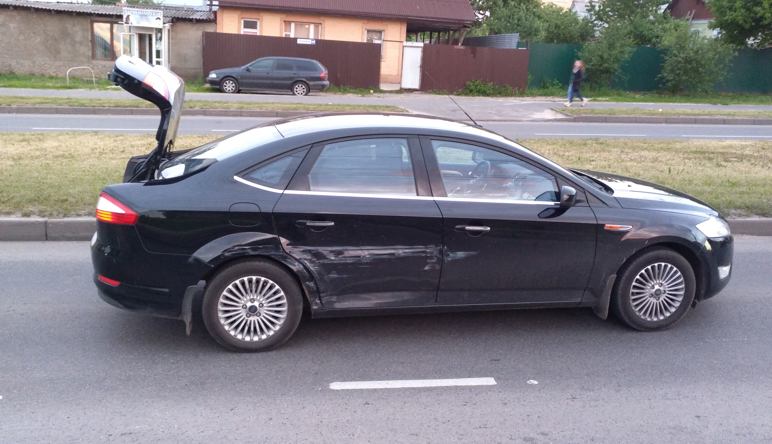 В Курске ищут сине-зеленый ВАЗ-2107, зацепивший «Форд Мондео» и ...