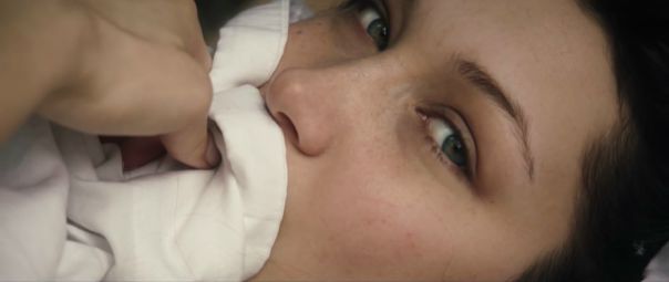 Невинная девчонка, которая делала несчастными всех, потому что не хотела обижать никого.