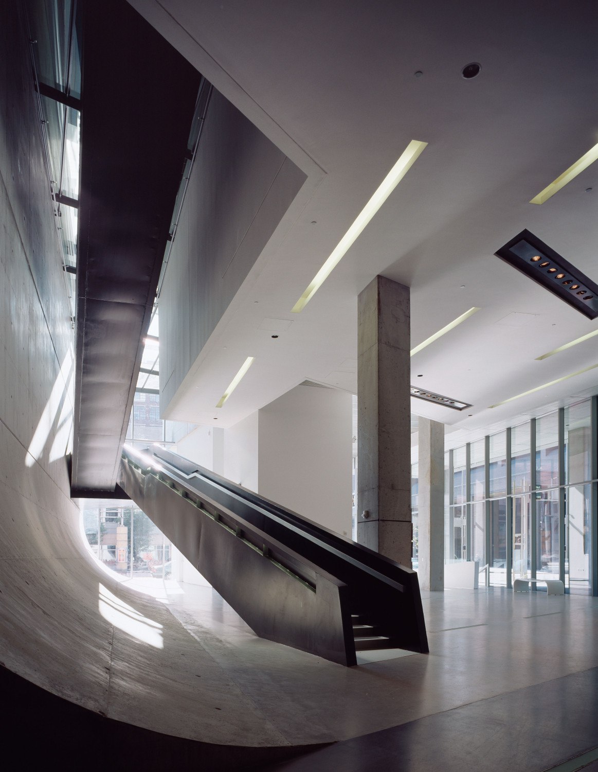 Интерьеры Луис и Ричард Розенталь-центра современного искусства.