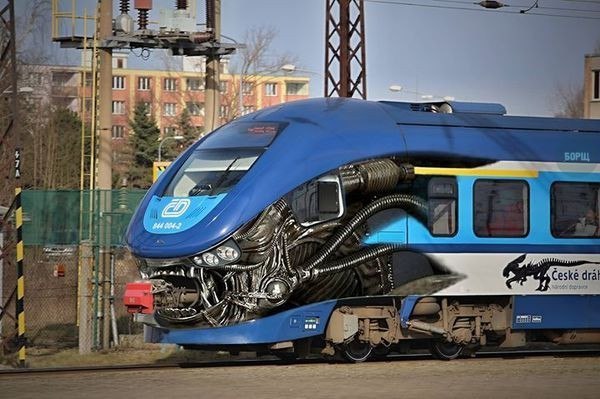 Если опоздали на свой поезд, садитесь на чужой. 