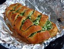 Простая закуска- хрустящий батон с сыром и чесноком