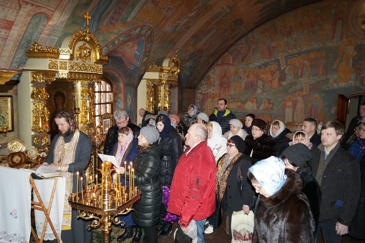 Прихожане храма Свт. Николая Мирликийского в Никольском совершили паломничество к святыням Ярославля