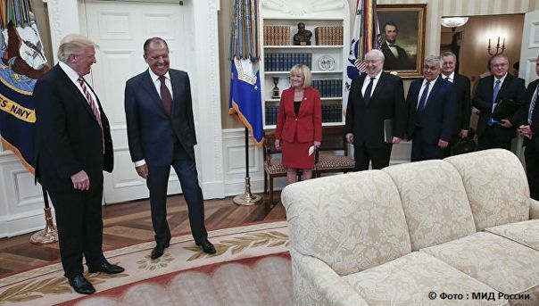 CNBC увидел в шумихе вокруг встречи Трампа и Лаврова попытку госпереворота: 