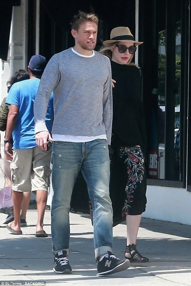 Чарли Ханнэм и его девушка Блогер JustJulianna на сайте