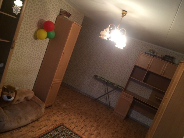 Фото: Сдаю 2-х комнатную квартиру (на длительный срок). <br>35000 р. (за 1 мес.) + вода и электричество(по счетчикам) + залог 35000 р. (возможно частями). Все заверяется договором с обеих сторон. <br>Без посредников!!! Собственник, все документы имеются. <br>Только гражданам РФ!!! (Славяне) <br><br>Адрес Москва, метро Кузьминки / Текстильщики, 10 мин пешком, ул. Окская 4 к.3. <br><br>9 этажный дом, 2 этаж, общая площадь 47 кв. м. площадь комнат 18 и 12 кв. м. площадь кухни 6 кв. м., пластиковые окна, есть лифт, домофон, парковка, во дворе детская площадка, окна выходят на тихий, зеленый сквер. В шаговой доступности магазины Билла, Магнит, Пятерочка, а также частные магазины. Рядом есть фитнес клуб. Также рядом школа и детский садик 5 минут пешком. <br><br>Что имеется: Холодильник, телевизор, интернет(Wi-Fi), стиральная машинка, газовая плита, микроволновка, пылесос, утюг с доской для глажки, шкафы, тумбочки, 2 кровати (по 1 в каждой комнате), постельные принадлежности, чайник, посуда и столовые приборы.