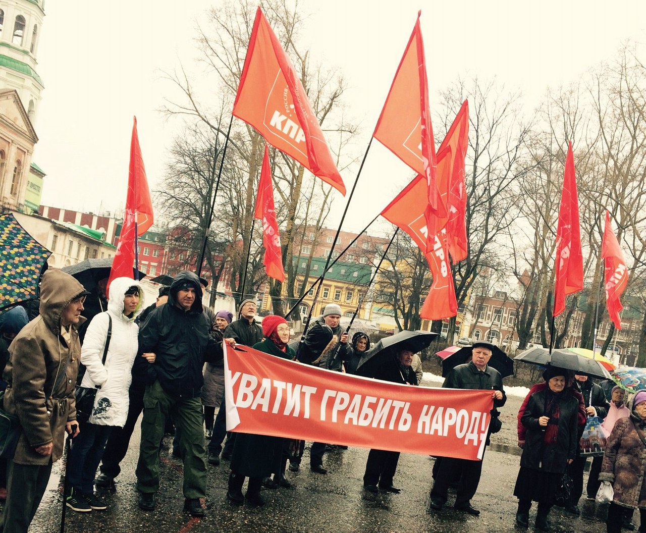 «Временное правительство Кировской области – в отставку!» Кировские коммунисты провели митинг протеста.