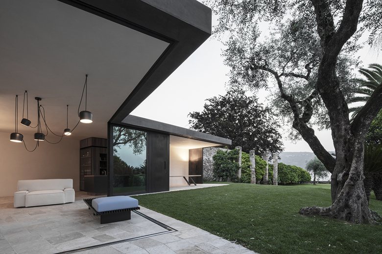 canopied vacation home at Garda lake