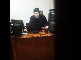 Instagram video by Ренат Мухамбаев • Nov 24, 2016 at 1:44pm Подглядел, как Славка поёт кому-то в Чате