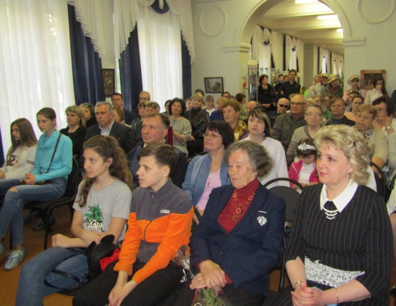 Посетители с любопытством знакомились с экспозицией Посетители с любопытством знакомились с экспозицией