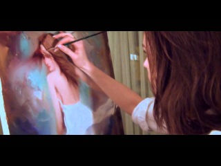 порно видео! Откровенное Эротика Erotic Sexy girl paints a picture