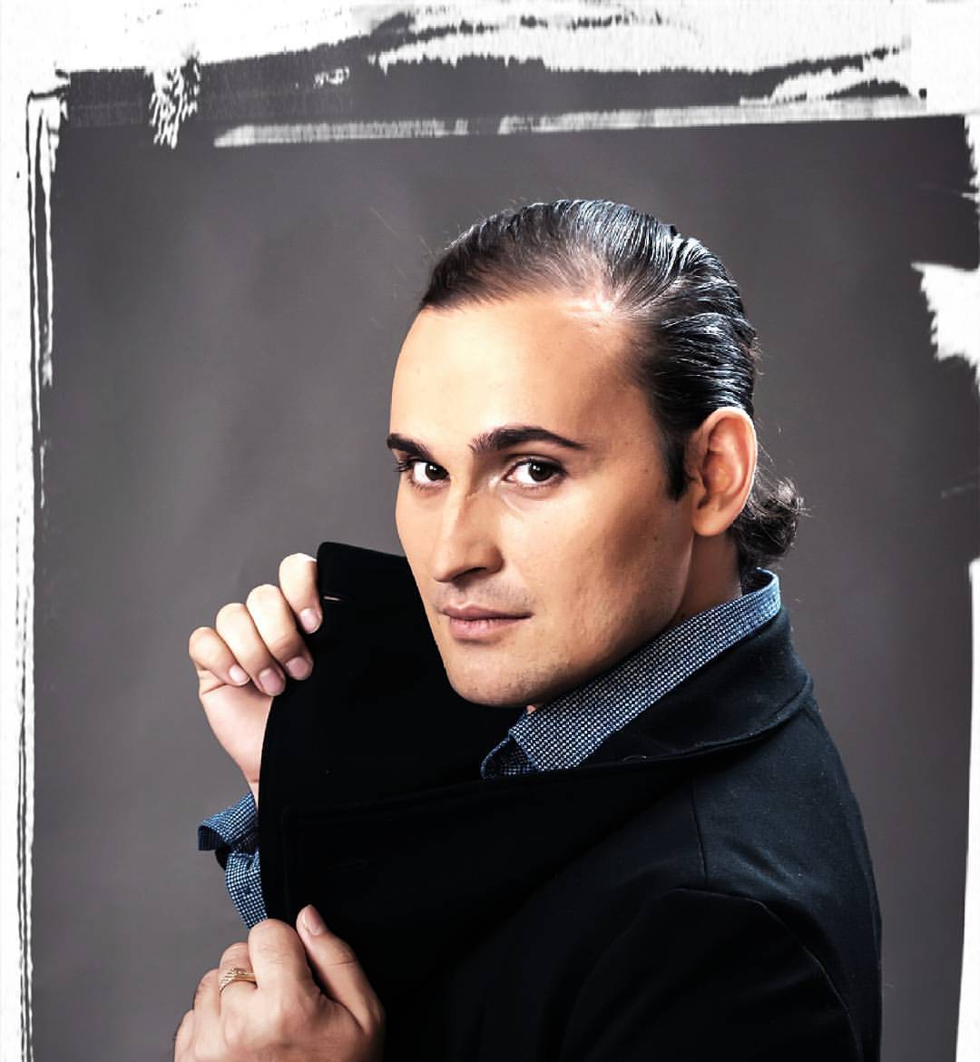 Певец габриэль москва. Габриэль шоумен. Певцы москвы. Певец габриэль москва. Певцы москвы.