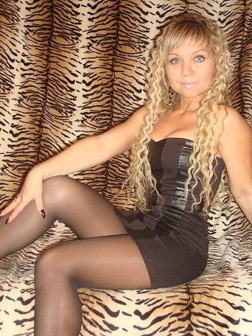 Stepfather makes sissy stepson the housemaid