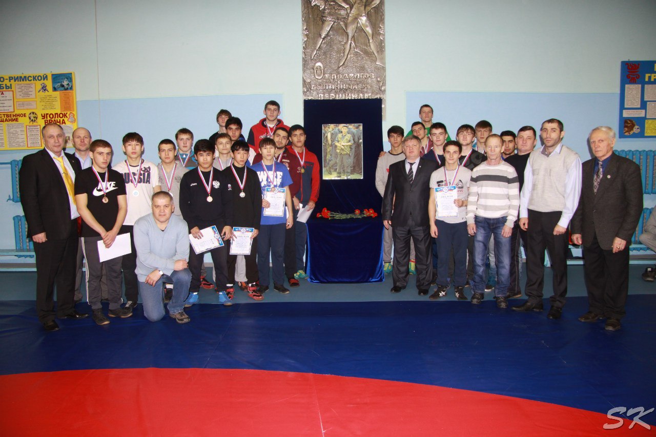 Федерация спортивной борьбы омской области. Тренер по борьбе Омск. Телетаев Фарит Аскарович. Фарит Телетаев Аскарович дети.