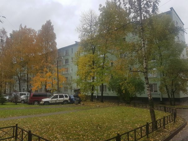 Колпино, Танкистов ул., 24<br><br>Абсолютно прямая продажа. Один взрослый собственник, в течение десяти лет. Документы к сделке готовы.<br>Дом после капитального ремонта в 2016 году: замена кровли, реставрация фасада, замена коммуникаций, ремонт парадных.<br>Теплая, светлая, уютная двусторонняя квартира для большой семьи. Четыре комнаты.<br>3 250 000 руб. - фото Фото: Колпино, Танкистов ул., 24<br><br>Абсолютно прямая продажа. Один взрослый собственник, в течение десяти лет. Документы к сделке готовы.<br>Дом после капитального ремонта в 2016 году: замена кровли, реставрация фасада, замена коммуникаций, ремонт парадных.<br>Теплая, светлая, уютная двусторонняя квартира для большой семьи. Четыре комнаты.<br>3 250 000 руб.