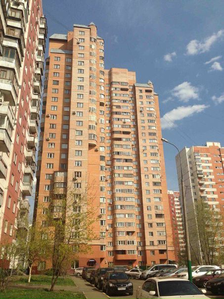 Фото: Сдается изолированная комната в однокомнатной квартире (это бывшая кухня + имеется выход на балкон). В соседней комнате проживаю я одна. Цена 12500 руб в месяц (коммунальные платежи, интернет все включено в данную стоимость) + залог 12000 руб. Метро Новокосино (до метро 10 мин пешком). Заселение с 20 октября<br> Соколова