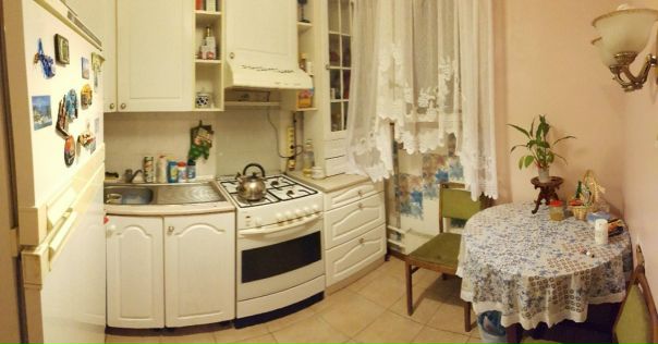 Фото: Сдается комната в 2х комнатной квартире. Без хозяев. Из соседей две девушки. <br>Расмотрим 1-2 девушек, строго РФ.<br>В пешей доступности от м. Улица Академика Янгеля. Рядом ТЦ 
