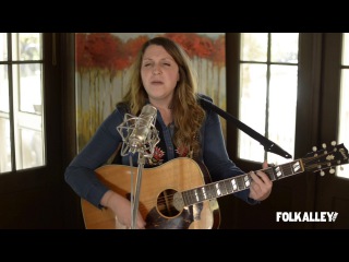 Folk Alley Sessions at 30A: Caroline Spence -