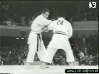 Подхват Арона Боголюбова на токийской Олимпиаде 1964г. (Judo Tokyo 1964 Bogolubov USSR Nguyen Van VIET)