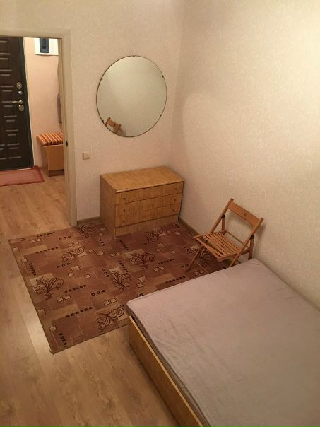 Фото: Сдается комната 14м в двушке. Только для одной девушки, на длительный срок, чистоплотной, без животных. <br>Соседка - девушка 29 лет. Квартира чистая, светлая, уютная, евроремонт. 15й этаж. Есть холодильник, стиральная машина. <br>Без комиссии и без посредников. <br>Цена 13.500 плюс коммуналка 2000 , есть залог 13.500,от метро Выхино 20 мин автобус (район Некрасовка, ул Льва Яшина). <br>Екатерина 8 (905) 521 56 55<br> Катерина